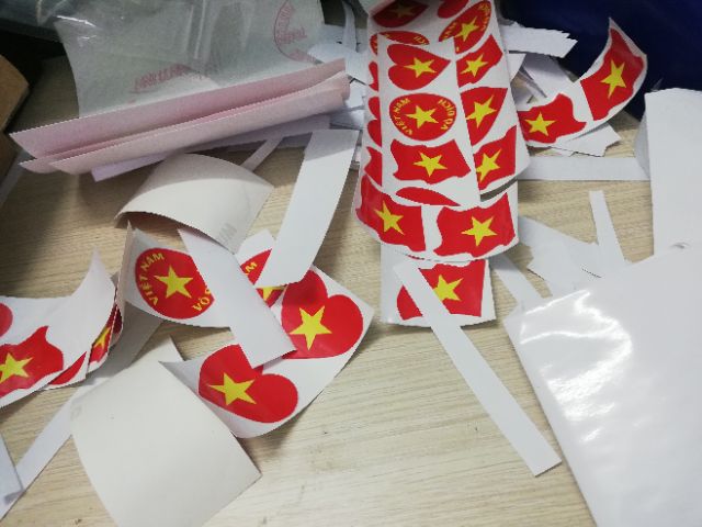Tem cờ dán mặt cổ vũ bóng đá 2cái