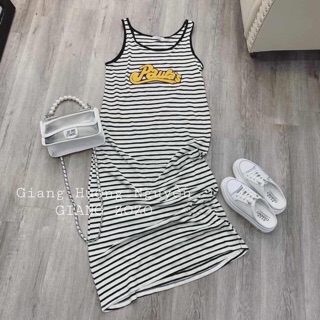 Váy kẻ dài qua gối