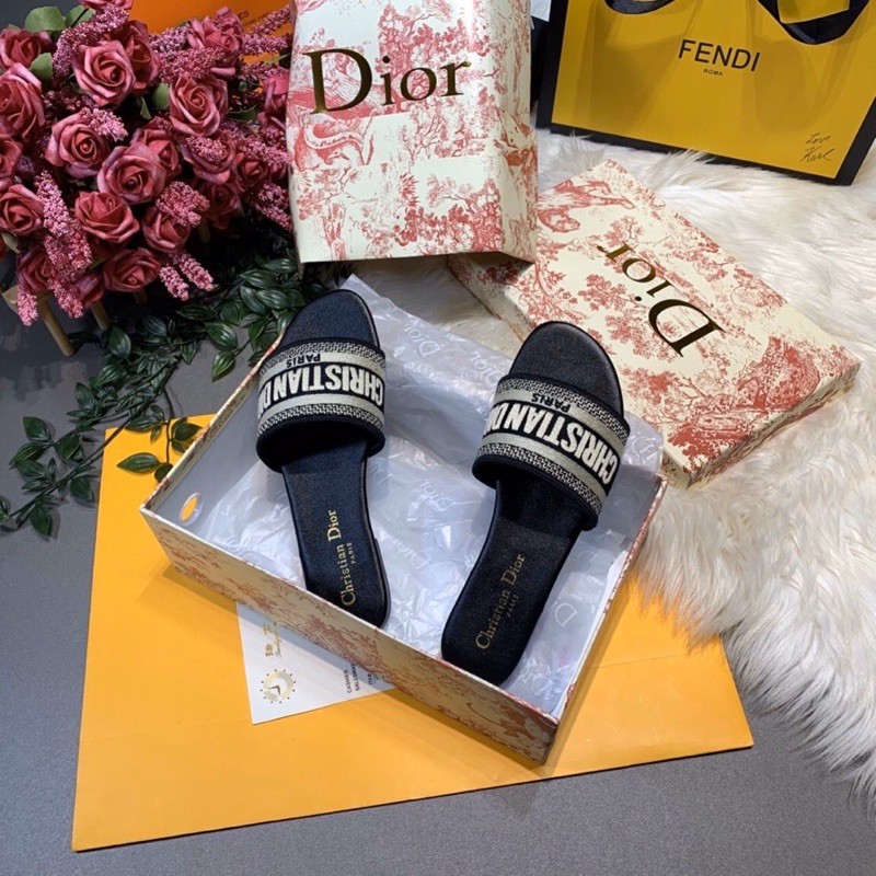 Dép lê chữ D fullbox HLS