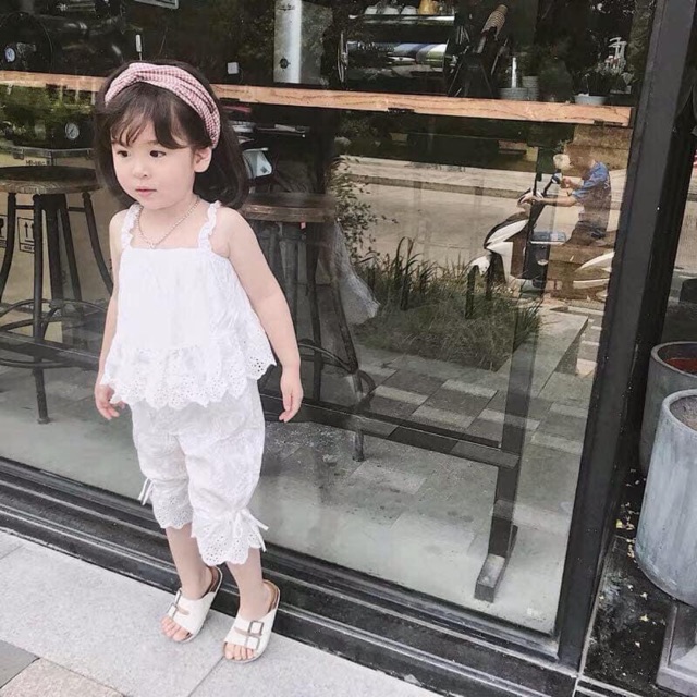 bộ dây ren trắng bé gái