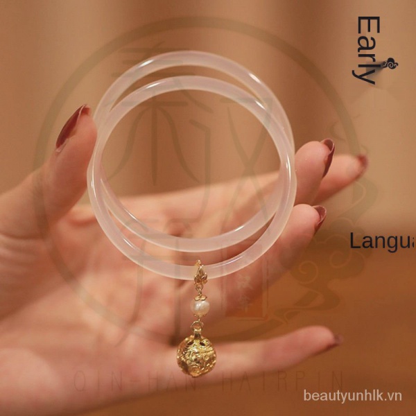 Vòng tay Hán phục đá mã não đính chuông màu trắng phong cách cổ xưa cho nữ