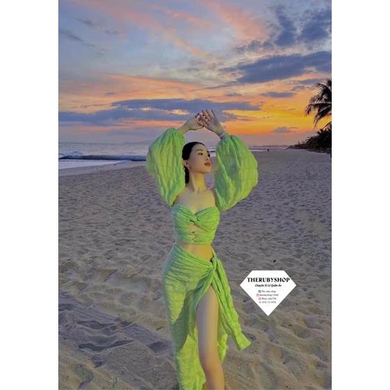 Sét nơ ngực tay phồng đi biển