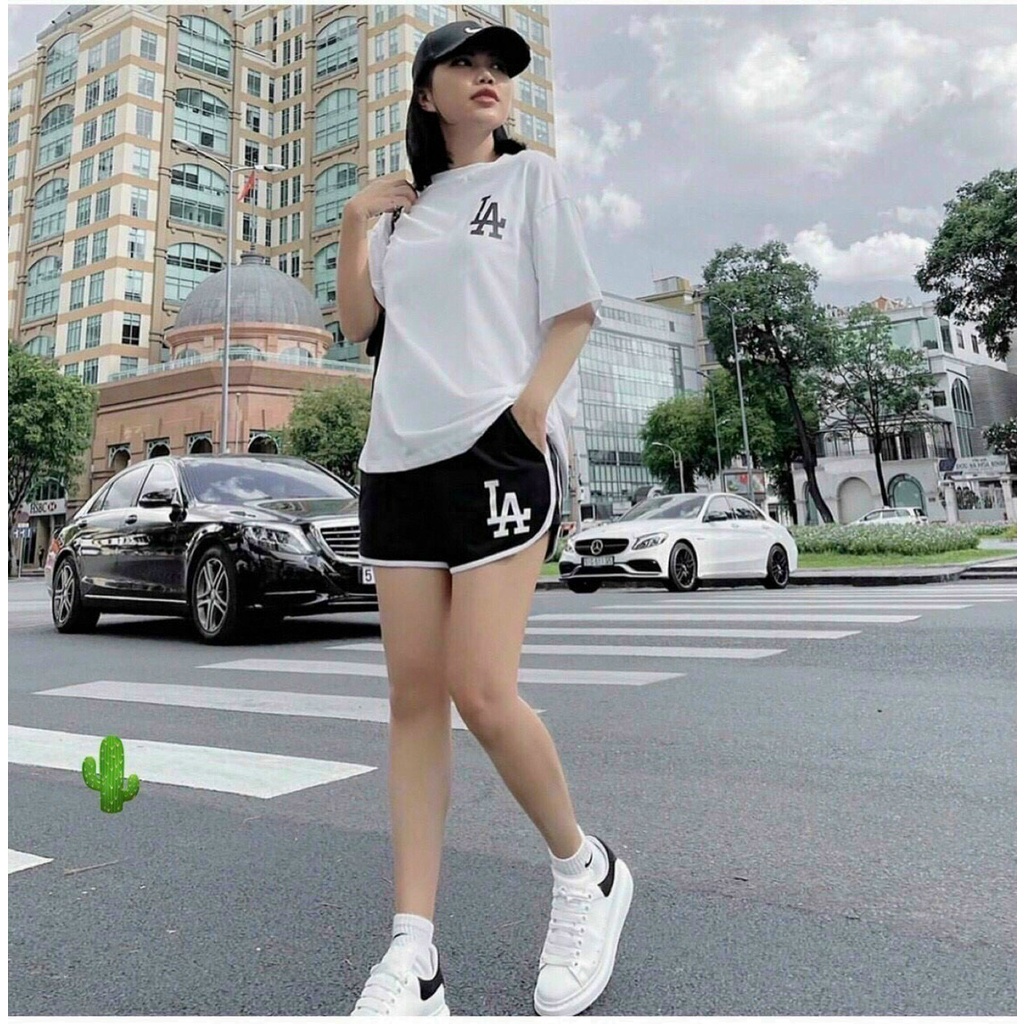 set áo thun form rộng in chữ to kèm quần đùi kẻ sọc bên p