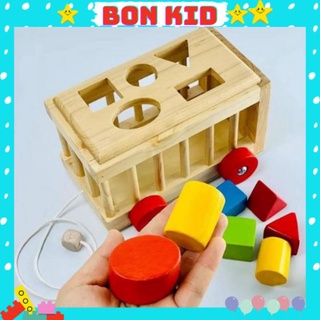 Đồ chơi Xe cũi thả hình bằng gỗ giúp bé tư duy hình khối.