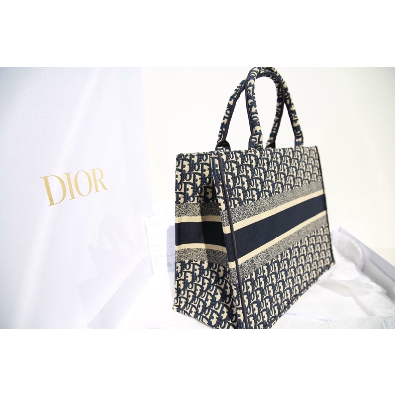 Túi Dior Tote chữ dệt 3 màu fullbox nguyên seal kèm khăn lụa size 40 đẹp hết nấc