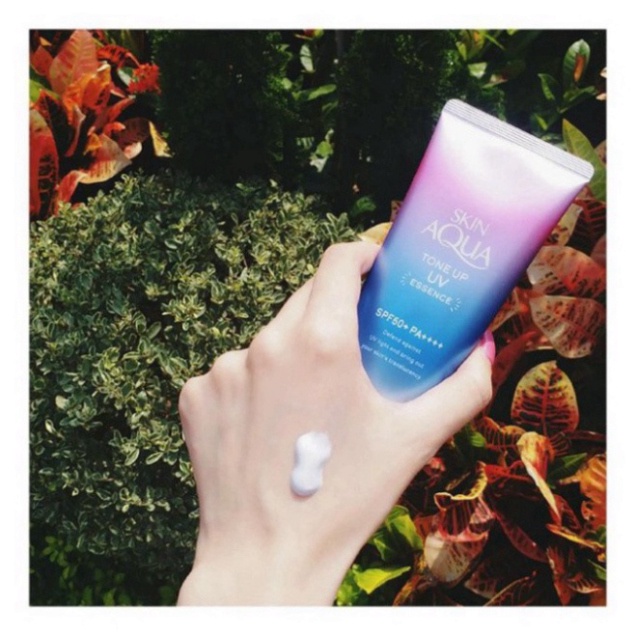 Kem chống nắng kiềm dầu nâng tông Sunplay Skin Aqua Tone Up UV Milk 80ml | BigBuy360 - bigbuy360.vn