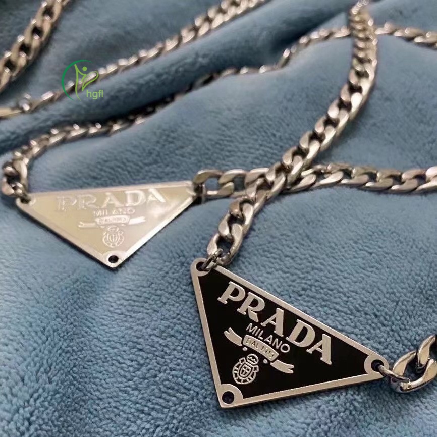 Prada Vòng cổ Mặt Hình Tam Giác Bằng Thép Không Gỉ