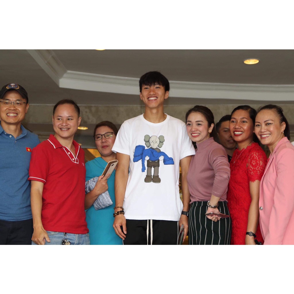 Áo thun Kaws Đoàn Văn Hậu