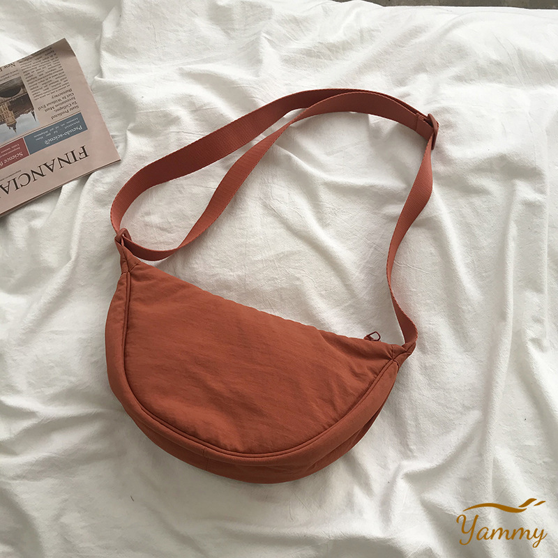 Túi đeo chéo hình bán nguyệt bằng nylon đơn giản dễ phối đồ