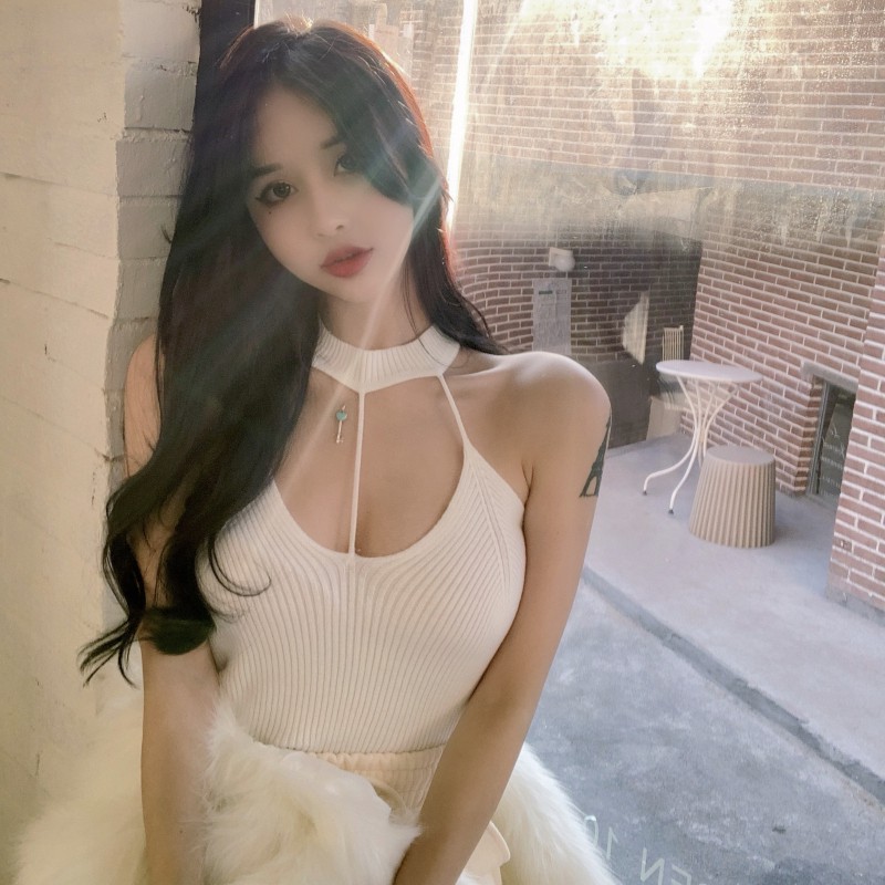 Áo Dệt Kim Sát Nách Dáng Ngắn Ôm Dáng Thiết Kế Cổ Yếm Gợi Cảm Thoáng Khí Mùa Hè Cho Nữ