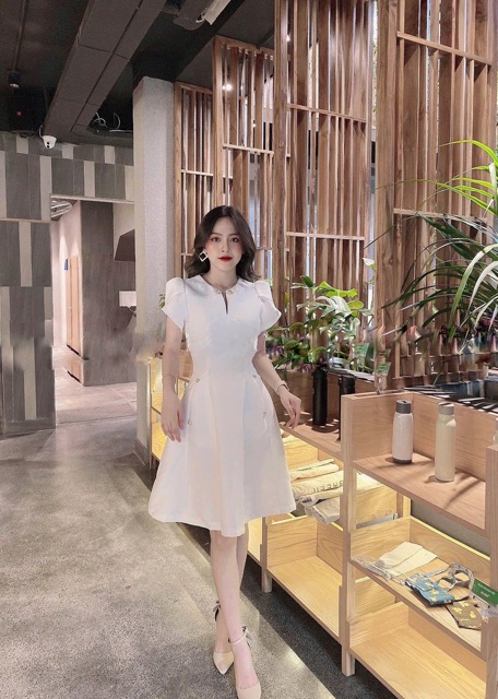 Đầm dáng xoè tay bồng phối nút sang trọng | BigBuy360 - bigbuy360.vn