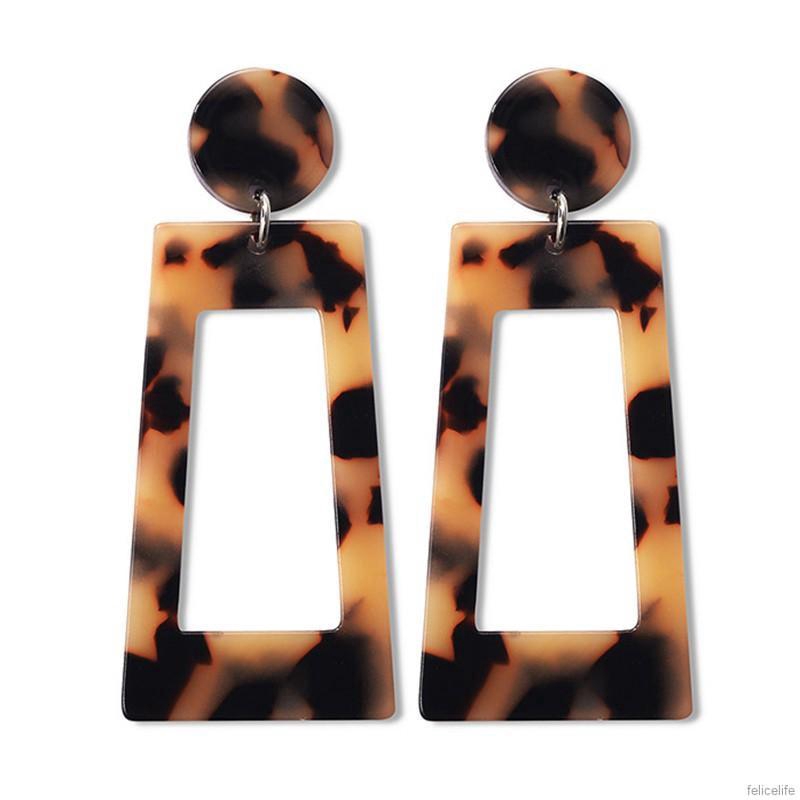 Hoa tai dáng vuông thiết kế đơn giản cho nữ