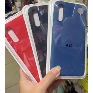 Ốp lưng samsung A50 dẻo mặt lưng nhám nhung mịn.