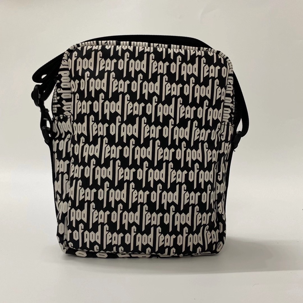 Túi đeo vai in họa tiết Fear Of GOD kiểu dáng thời trang cho nam và nữ phong cách năng động