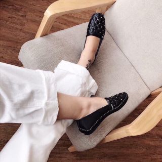 Giày bệt đinh đế đỏ