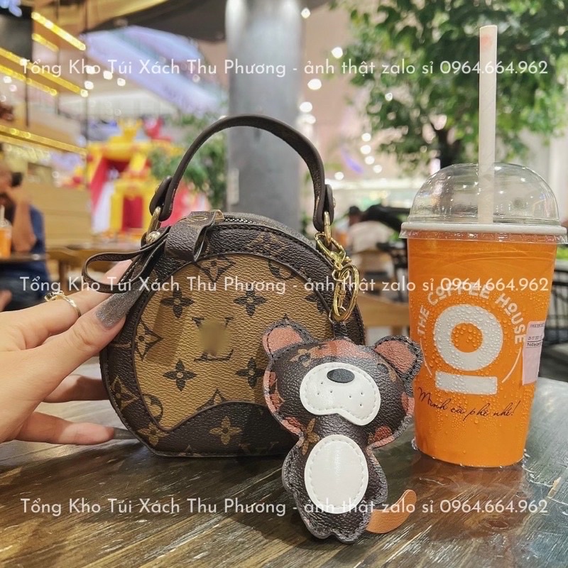 Túi cốp đeo chéo dáng tròn hoạ tiết hoa eo vỳ - tặng kèm gấu treo không vừa điện thoại (ảnh thật shop chụp)