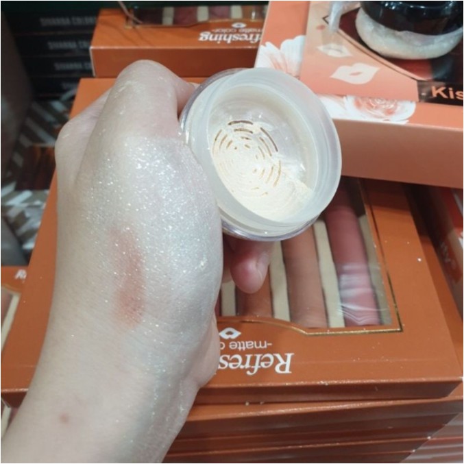 {PHẤN KIM TUYẾN} Phấn phủ bột kiềm dầu Love Alpha có ánh nhũ kim tuyến bắt sáng | BigBuy360 - bigbuy360.vn