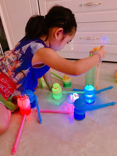 ĐÈN LỒNG LÒ XO PHÁT SÁNG CHO BÉ YÊU