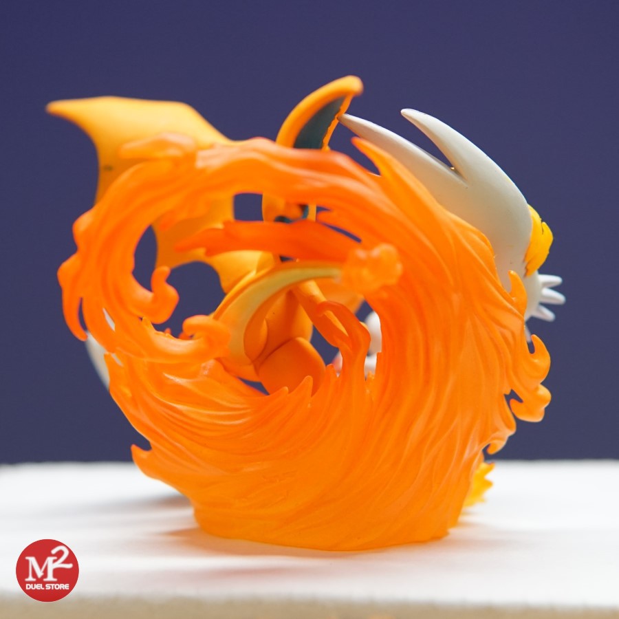 Mô hình TCG Charizard and Reshiram GX Tag Team - Hàng chính hãng lấy từ hộp Figure Collection