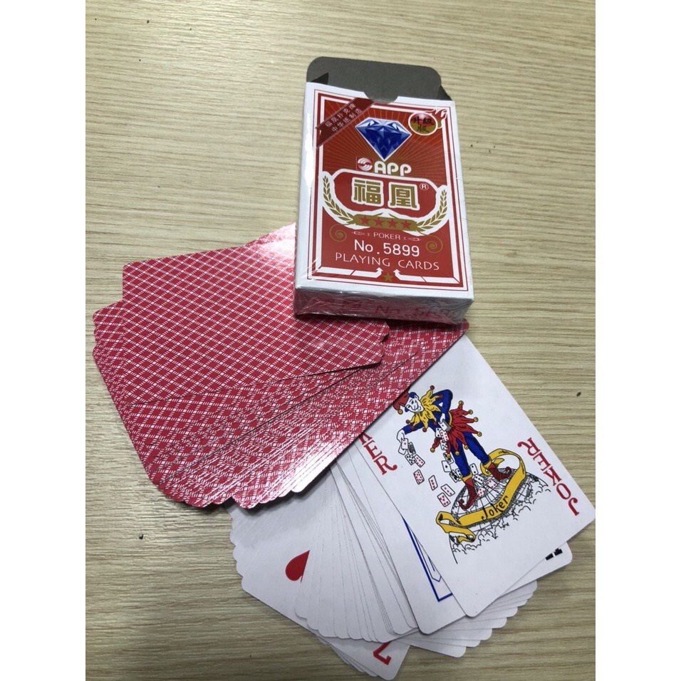 Bài tây 52 lá màu đỏ mã 5899 chất liệu giấy