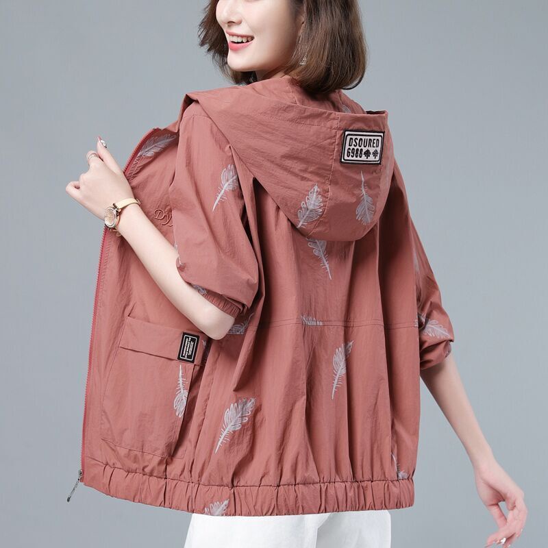 Áo Khoác Chống Nắng Tay Dài Có Mũ Trùm Bằng Lụa Lạnh Mỏng Kích Thước Lớn Phong Cách Phương Tây Cho Phụ Nữ Trung Niên