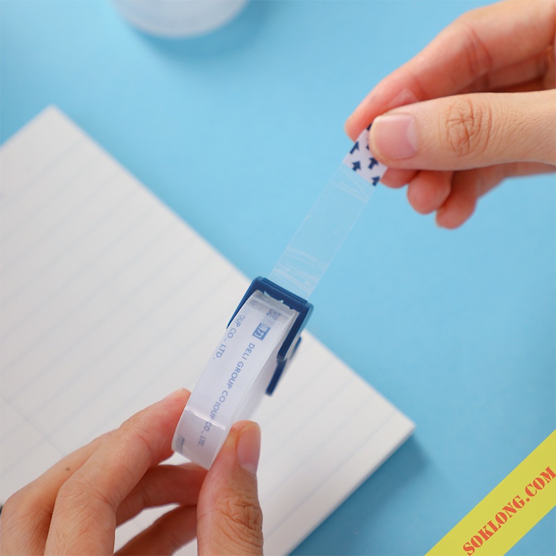 Set 2 cuộn băng dính Deli trong suốt WA03B kèm dụng cụ cắt cuộn băng keo trong suốt SOKLONG