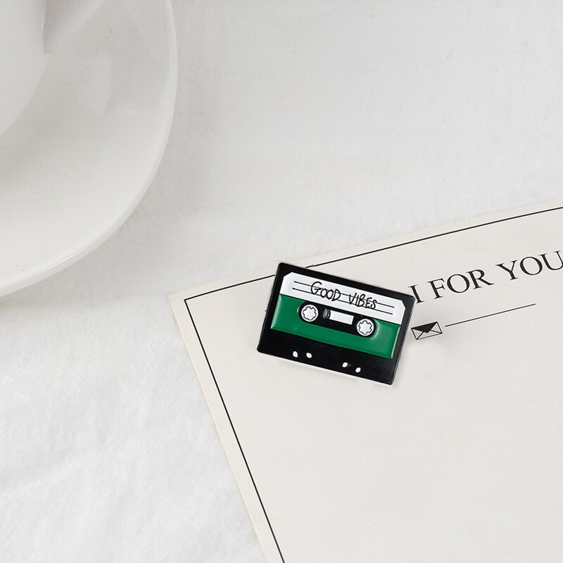 Huy hiệu cài áo thiết kế hình băng cát sét thời trang độc đáo dành cho cả nam và nữ