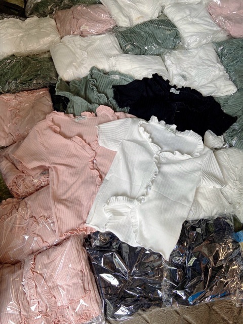 [Video + Ảnh] Áo Croptop Viền Bèo Cúc Ngọc A5042 | BigBuy360 - bigbuy360.vn