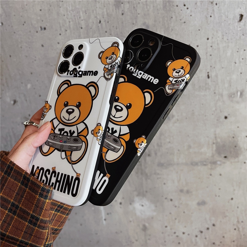 Ốp Điện Thoại Nhựa Cứng In Hình Gấu moschino Cho iphone15 14 13 12 mini 11 pro max 6 / 6s / 7 / 8plus se2 x / xs xr xsmax #Hg5032