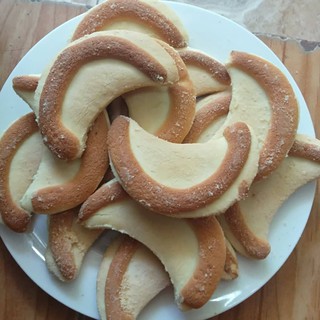 Bánh lưỡi liềm sữa