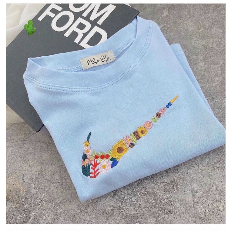 Áo croptop thêu hoa xanh xinh đẹp pc