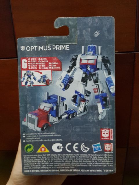 Mô hình robot transformer hasbro real