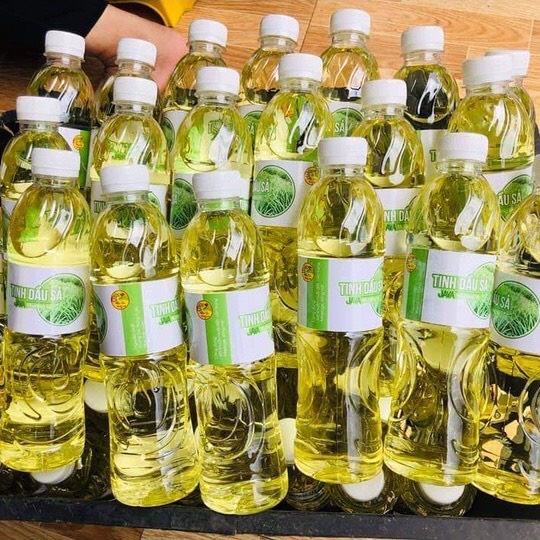 Tinh dầu sả, tinh dầu xả nguyên chất giúp thơm phòng, khử khuẩn, đuổi muỗi,.. được chưng cất thủ công tại Lai Châu