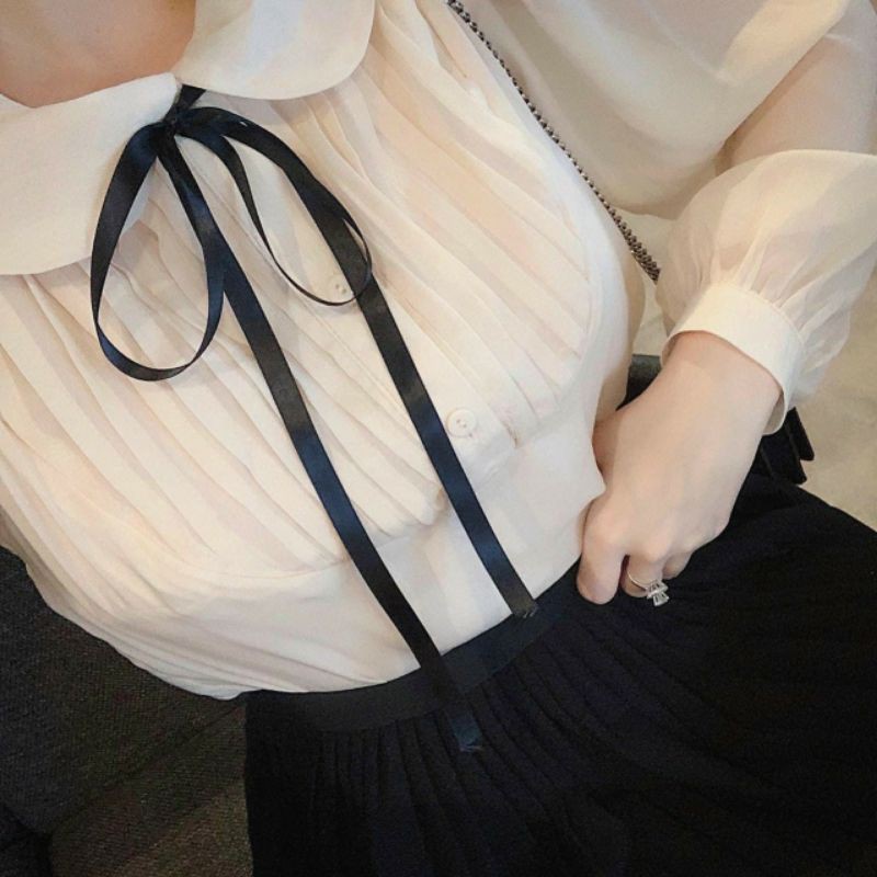 Áo voan cổ sen buộc nơ đen