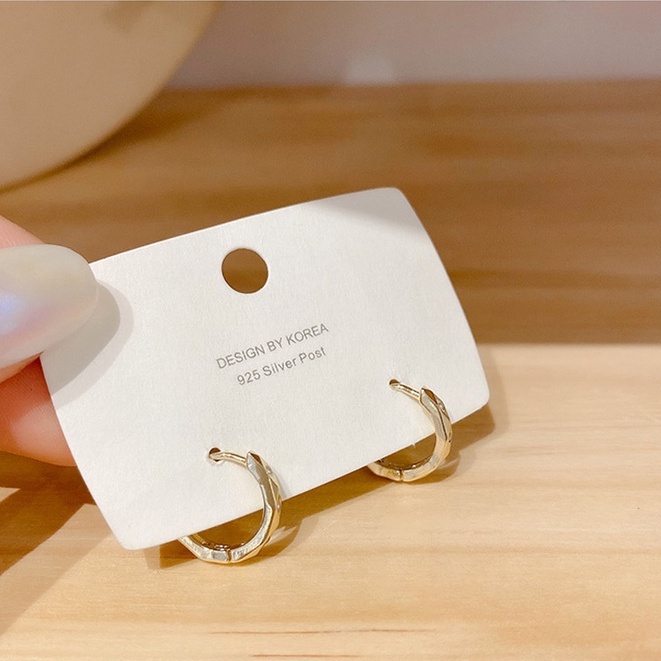 Hoa tai đính đá zircon lấp lánh phong cách Hàn Quốc sành điệu