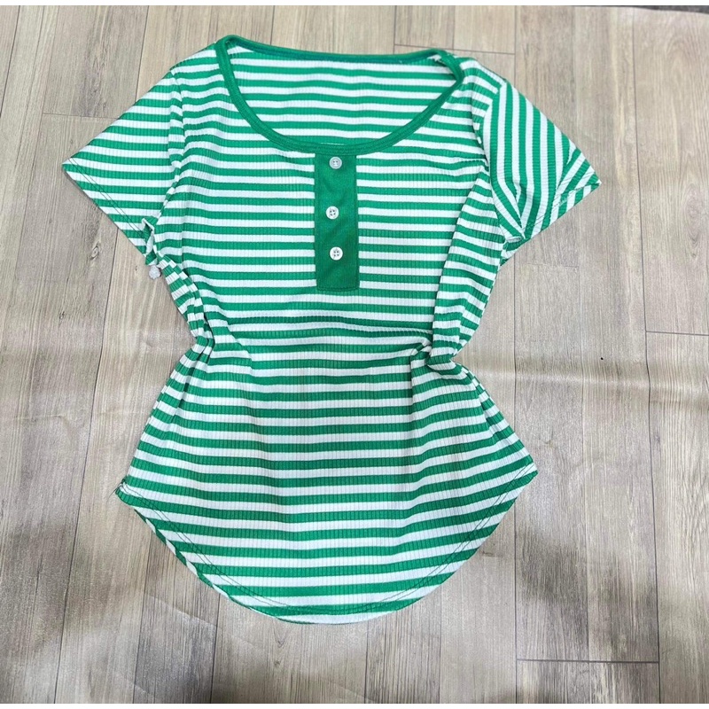 Áo kiểu phối nút