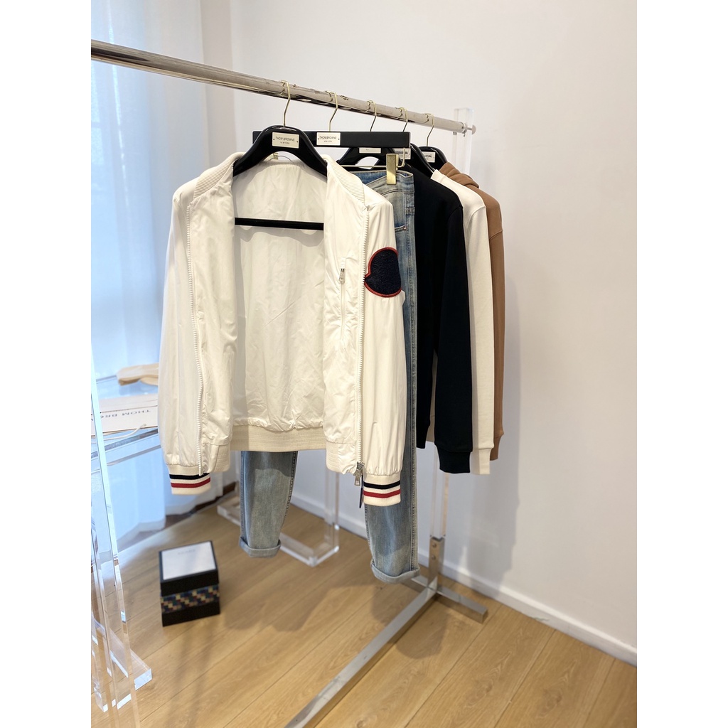 Áo khoác bomber nam thời trang Moncler kiểu dáng, màu sắc trẻ trung