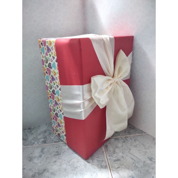 Hộp quà bánh kẹo 3 lớp - explosion box cake.