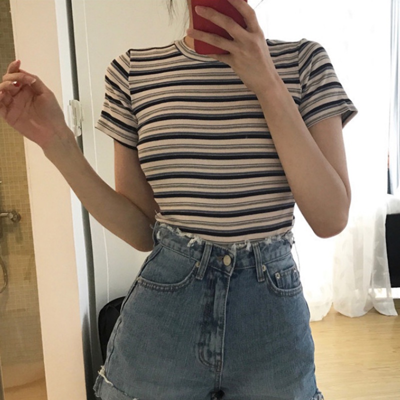 Áo croptop tay ngắn cổ tròn họa tiết kẻ sọc cho phái nữ