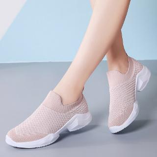 Giày chạy bộ nữ thời trang 2020