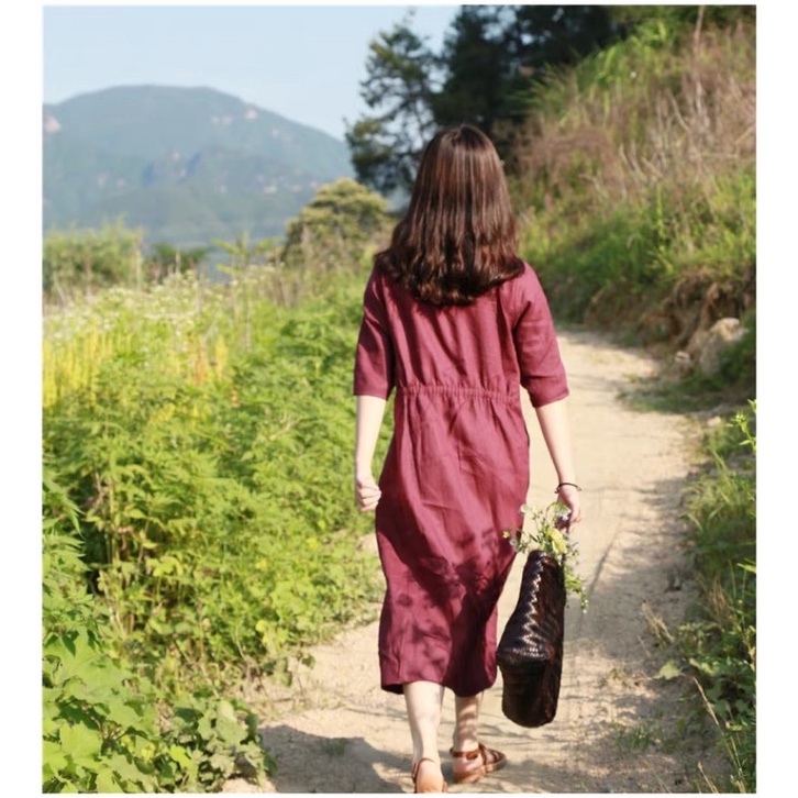 Đầm linen tưng khuy gài cổ tim
