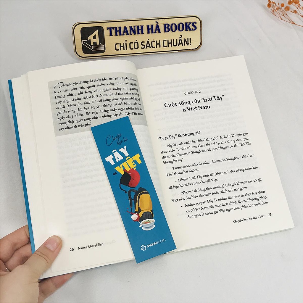 Sách - Chuyện hẹn hò Tây Việt - &quot;Xin lỗi em đôi mắt màu hạnh nhân&quot; (Kèm bookmark)