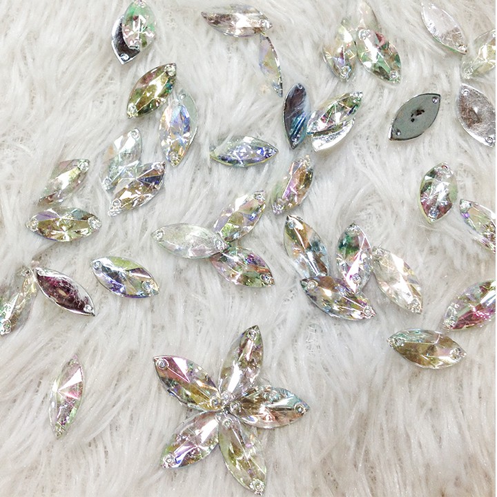 Hạt đá acrylic 3d hình thoi chóp ánh 7 màu cườm kết áo dài váy đầm sang trọng size 1.5cm