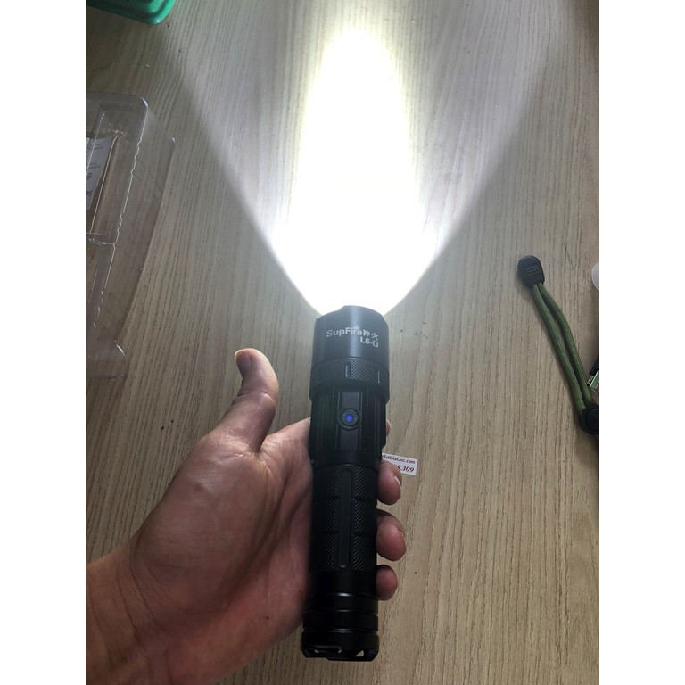 Đèn pin Supfire L6-D, bóng 15w siêu sáng, Pin to cực khỏe, kiêm sạc dự phòng – (mã DP70)