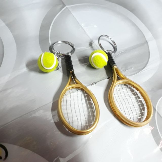 Móc khóa hình cây vợt kèm trái banh