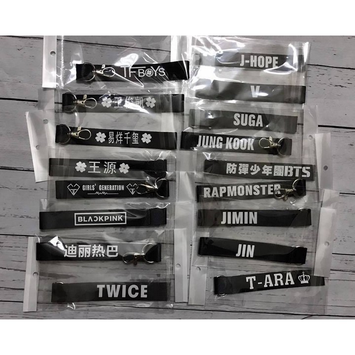 (Den Hong) Nametag bts nametag hologram bts strap bts nametag bom móc điện thoại bts