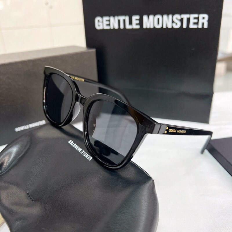 Gọng kính GM TOMY unisex dáng vuông 2 màu Vàng Trà và Đen siêu đẳng cấp