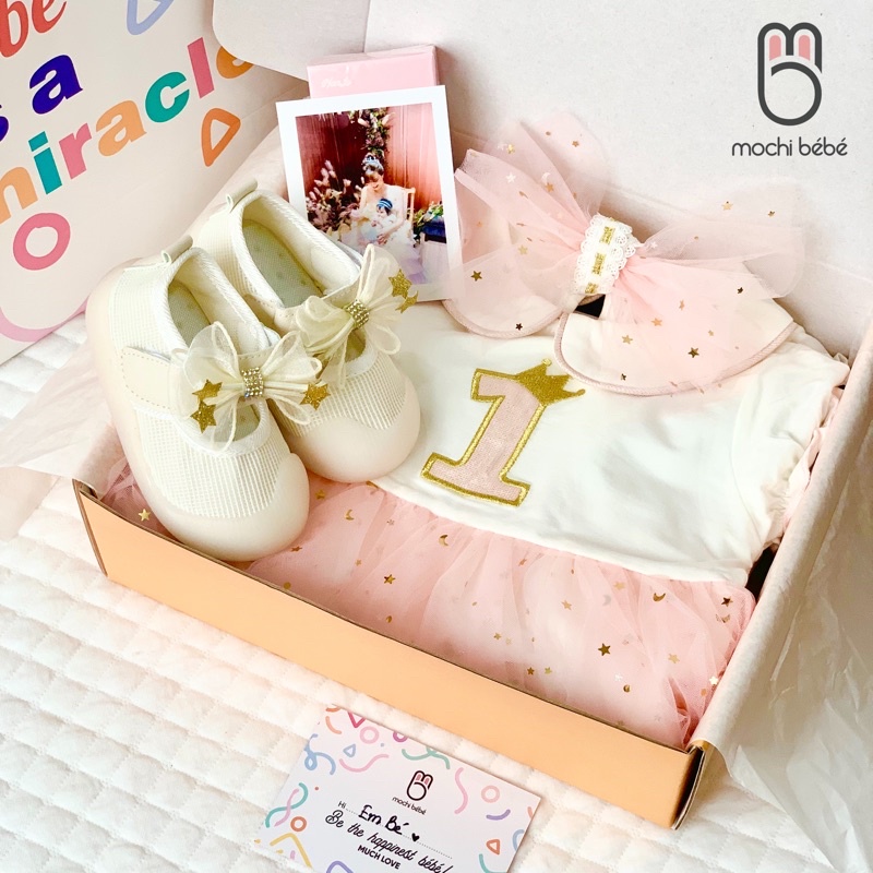Hộp Quà Tặng Thôi Nôi Sinh Nhật Em Bé Fullset Kèm Giày & Nước Hoa Siêu Yêu