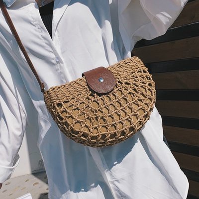 Túi cói bán nguyệt đeo chéo nắp da - Hoa văn lưới nhện - phong cách Vintage