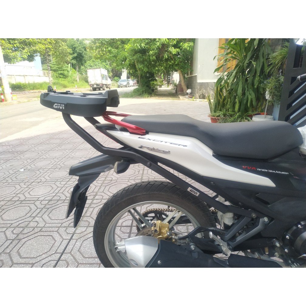 Baga Givi  Givi Exciter 155 HRX Có Đế Gắn Thùng Và Đèn Hậu Stop Chịu Lực Cao chính hãng